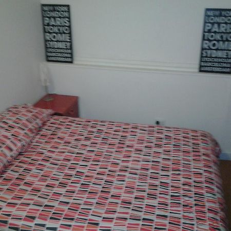 The Melbourne Connection Travellers Hostel Room photo