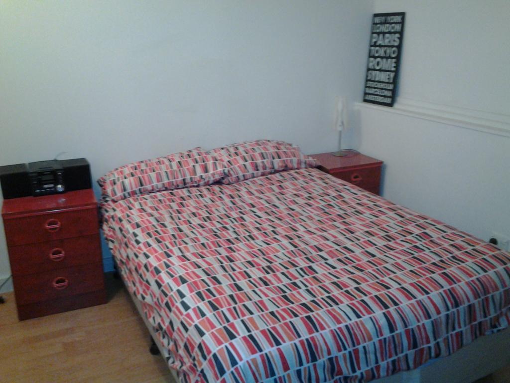 The Melbourne Connection Travellers Hostel Room photo